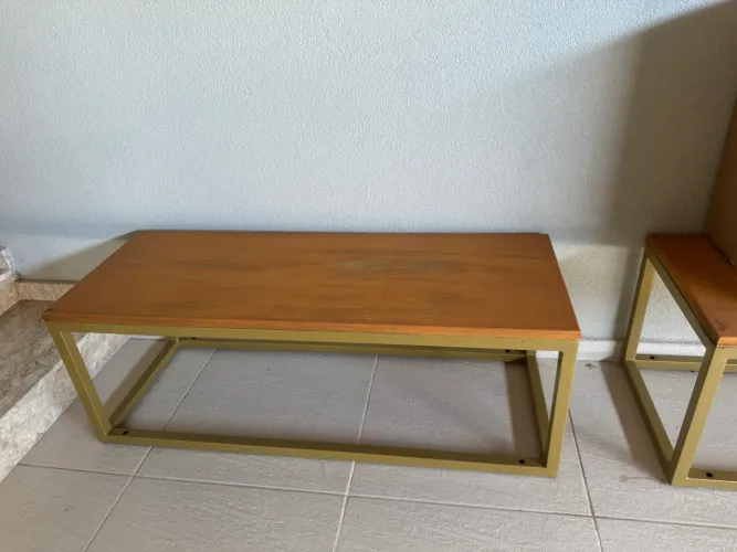 Banco externo com pés inox e madeira