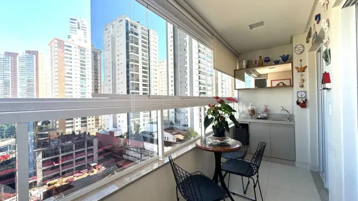 Apartamento com 90 m2, 3 quartos sendo 1 suíte, Cozinha Fechada e Vista p/ Parque Flamboya