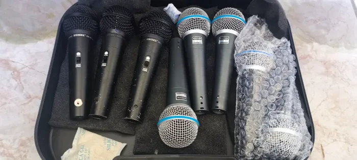 Nove Microfones Dinâmicos 