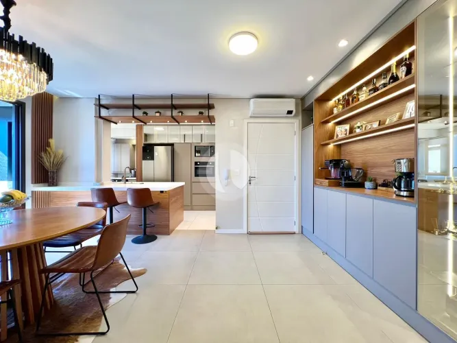 Apartamento 3 dormitórios semi mobiliado, duas vagas, alto padrão
