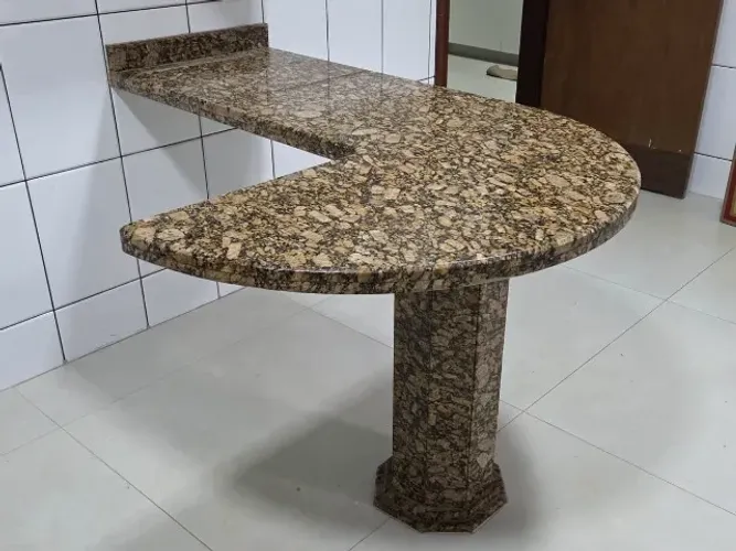 Mesa em granito