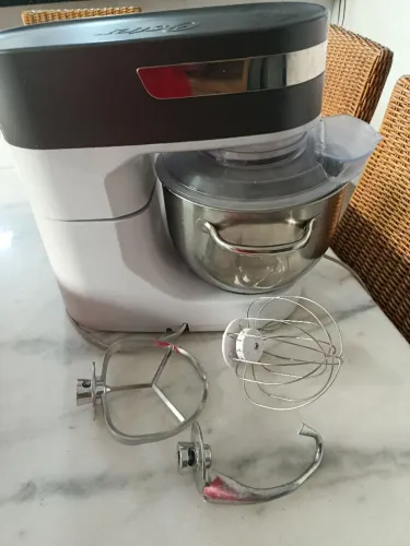 Vendo batedeira Oster usada,em perfeito estado de conservação 
