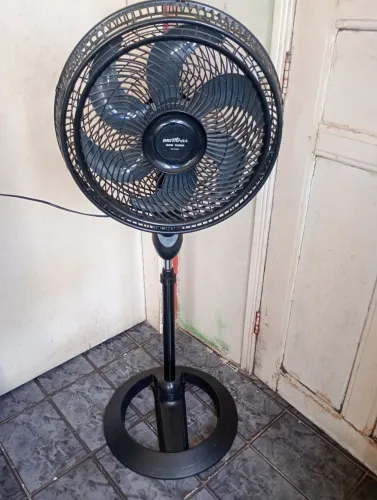 Ventilador Britânia de pé