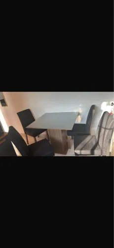 Mesa com estofado