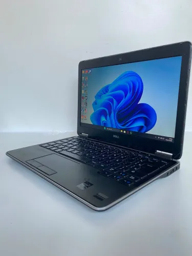 Dell Latitude E7240 | Intel Core i5 | 8GB RAM | SSD 256GB | Windows 11 | Bateria Boa