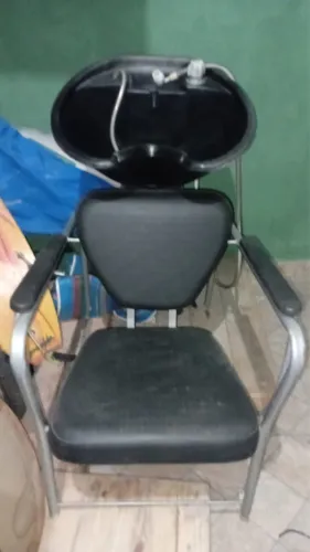 Vendo uma cadeira lavatório água fria e quente
