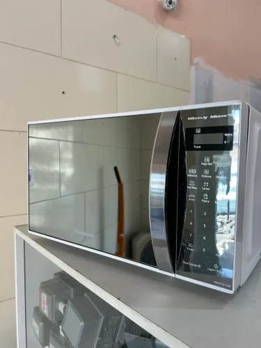 Microondas Panasonic espelhado