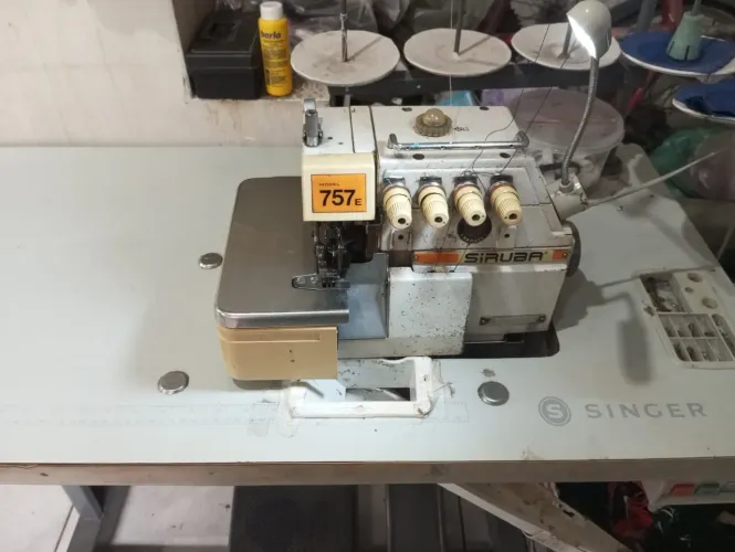 Máquina Overloque 5 fios