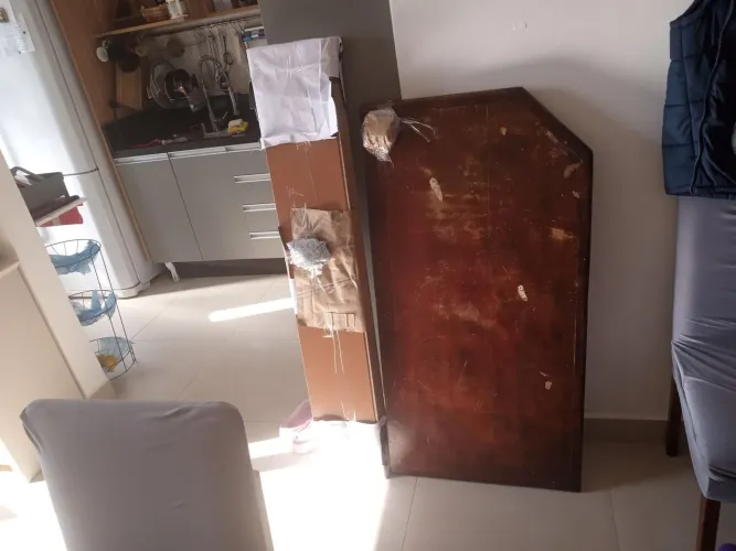 Laminado e prancha que pode pode ser usada escrivaninha