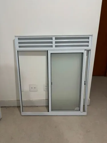 Porta de sacada 2 folhas e janela