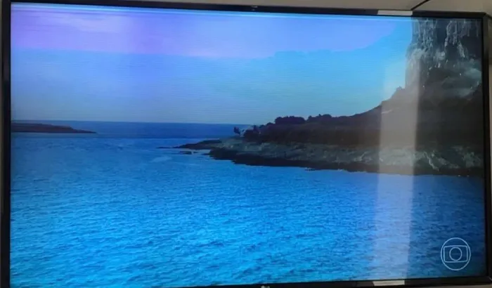 TV para conserto - Tela com listras e travando