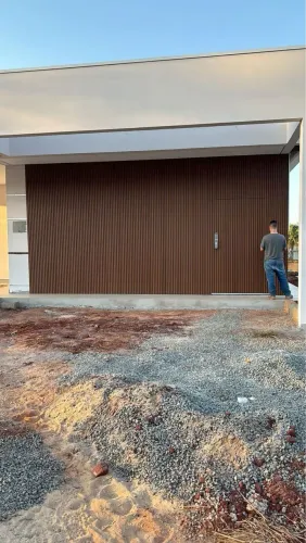 Portão Ripado Amadeirado com Social - Fachada Completa Fortaleza