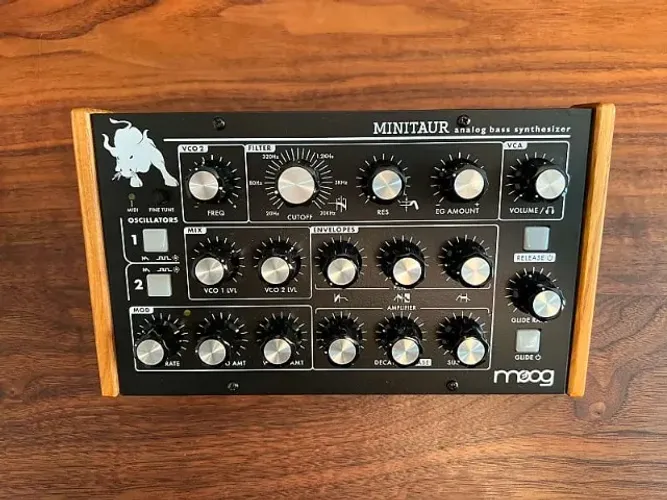 Sintetizador Moog Minitaur - Analógico