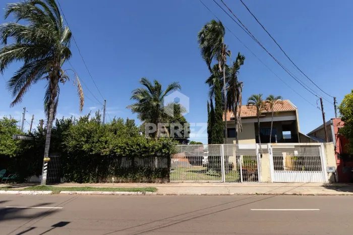 Sobrado Espaçoso no Bairro Vila Duque de Caxias
