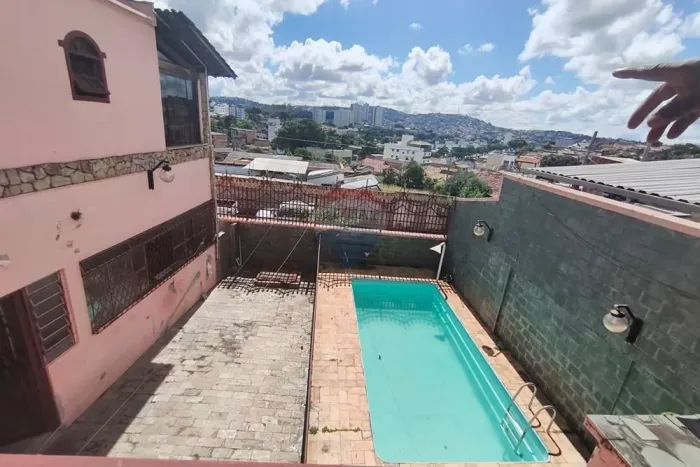Casa com Piscina, Sauna e 3 Espaços Independentes no Piratininga/BH!