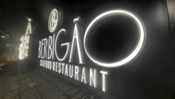 LETREIROS E FACHADAS 