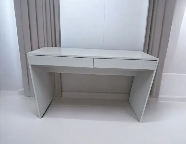 Mesa para computador com 2 gavetas 