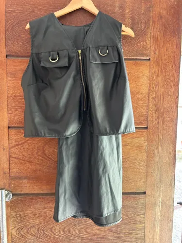 Conjunto em couro sintético plus size ?