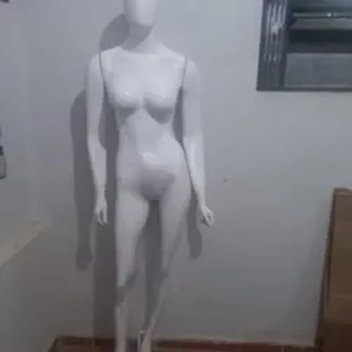 Manequim Feminino Resina e Fibra - Branco C/2 Braços moveis