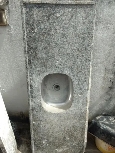 Balcão de granito em ótimo estado