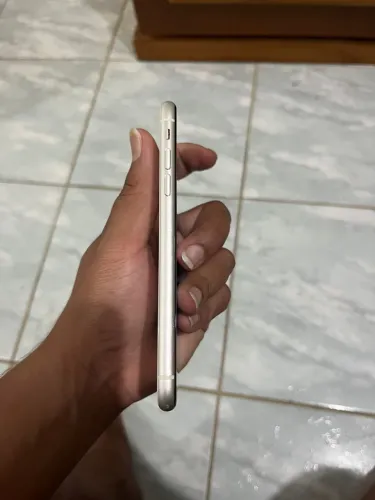 iPhone 11 64GB Branco