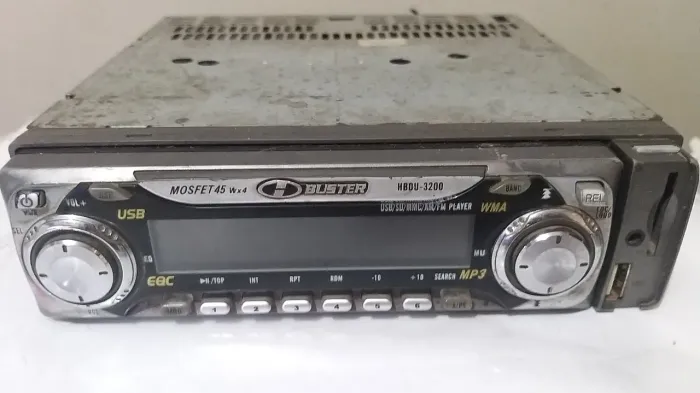 Auto rádio Buster Hbdu 3200 mp3 usb, não liga peças.
