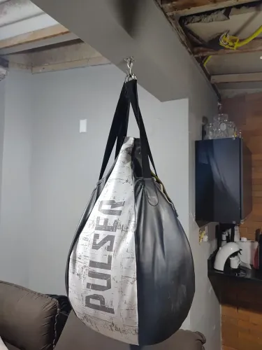 Saco de boxe gota marca pulser com enchimento. Usado em excelente estado.