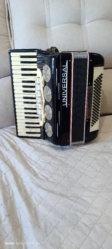Acordeon universal 80 baixos