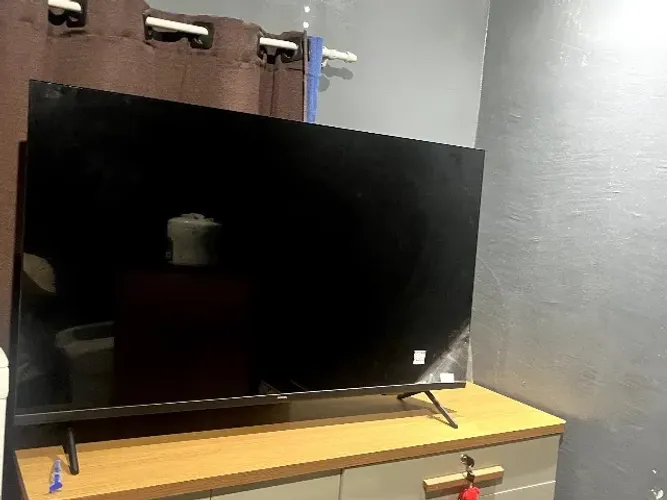 SmartTV semi-nova sem detalhes funcionando normalmente