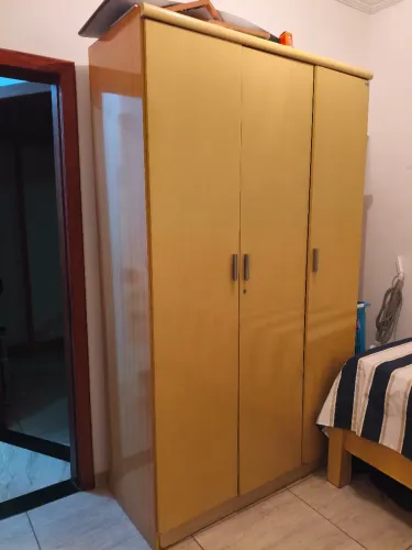 Guarda roupa e cama com colchão