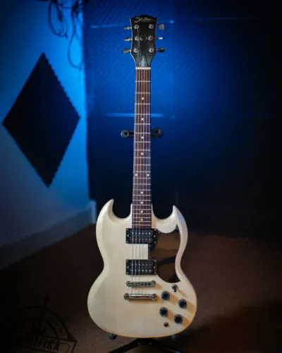 Guitarra Shelter Detroit SG Creme