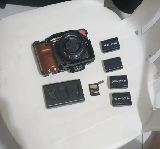 Sony A6300 + Cage + 4 Baterias + Carregador Duplo + Cartão 128gb