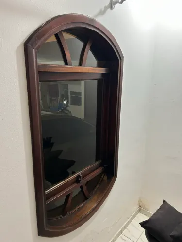 Janela de madeira com vidro
