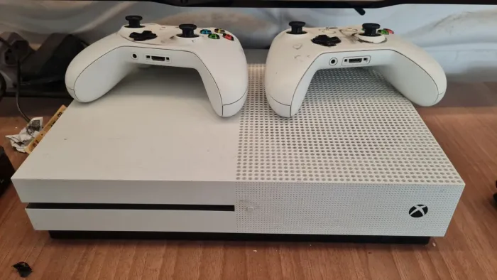 X box One S 1T