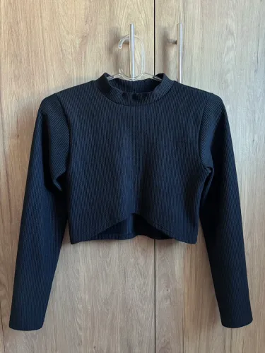 Cropped canelado preto manga longa