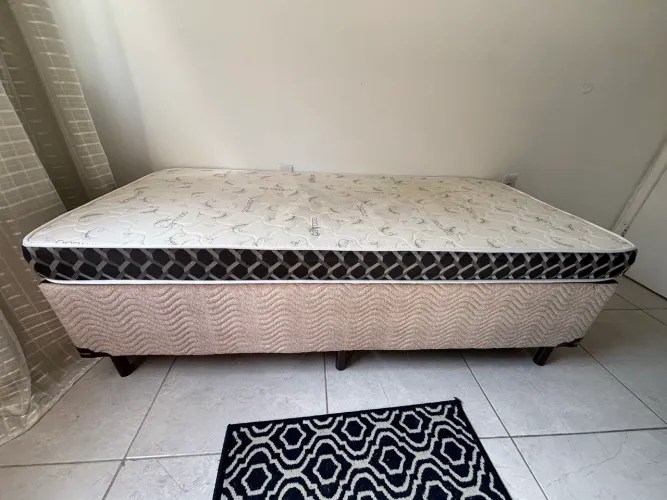 Cama box de solteiro (base + colchão D33)