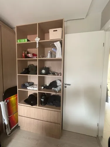 Estante Organizadora com Nichos e Gavetas em MDF