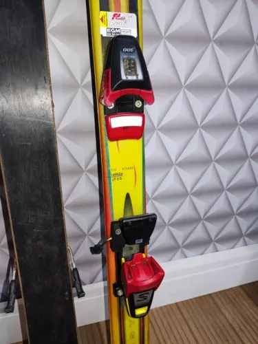 PAR DE SKIS DE NEVE PRA DECORAÇÃO