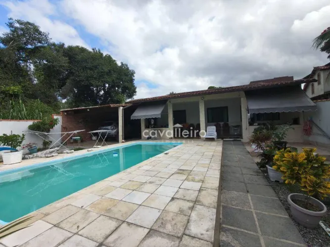 Casa com 4 dormitórios à venda, 195 m² por R$ 750.000,00 - Caxito Pequeno - Maricá/RJ