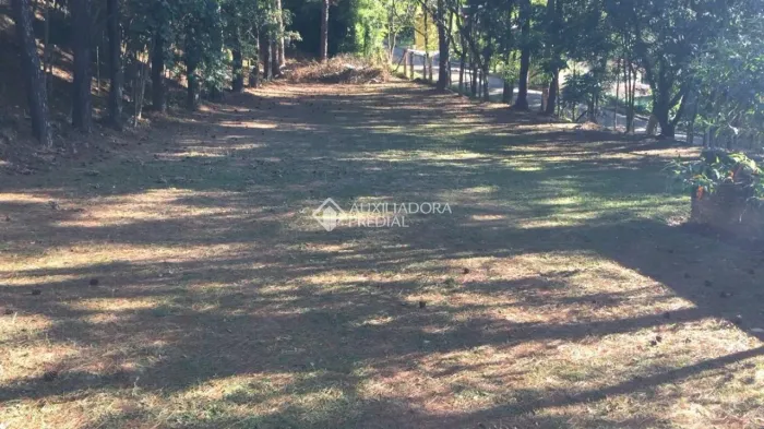 Terreno à venda no bairro Alpes dos Araçás (Jordanésia) com 2650 m² disponível.