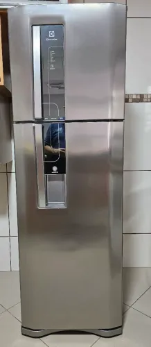 Refrigerador Electrolux DF 42X inox Usada.