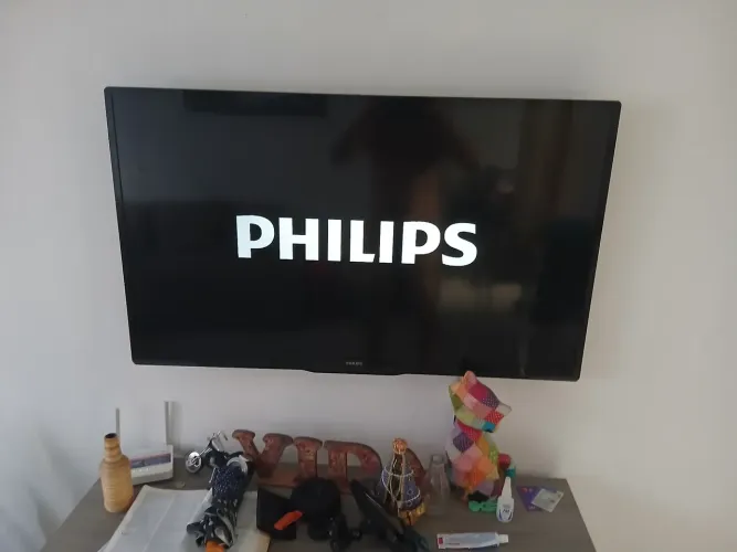TV 44" Phillips