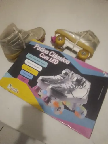 Patins quad usado/perfeito estado (Tam 37/38) cor prata,rodas led,com velcro e cadarços 