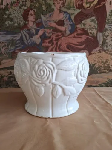 Vaso cachepô em cerâmica conforme fotos.