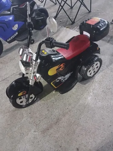 Vendo motinha elétrica infantil nova