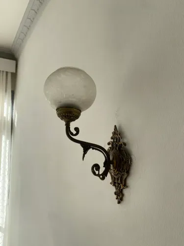 Lote com 4 arandelas em metal com acabamento em bronze maciço