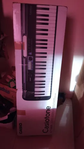 Teclado Casio CT-S300 semi-novo