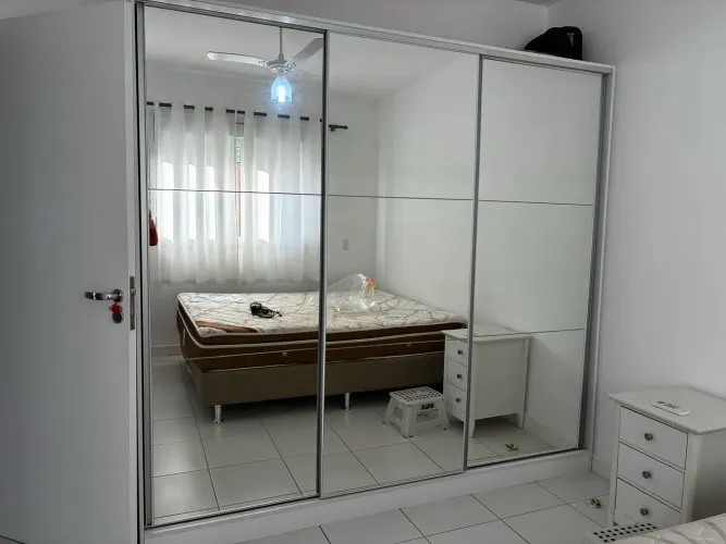 Guarda-roupa casal em bom estado