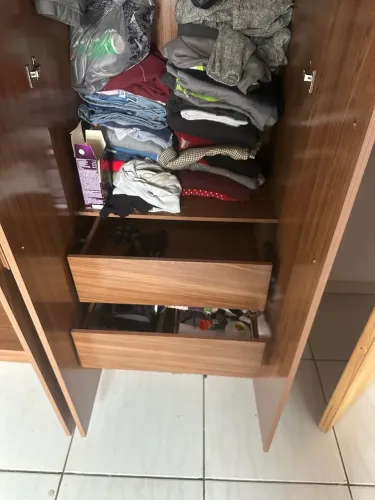 Guarda roupa marrom