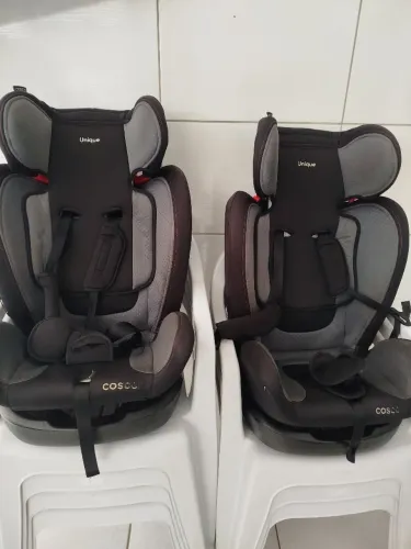 Cadeirinha para carro 0 á 36 kgs 500,00 cada uma.